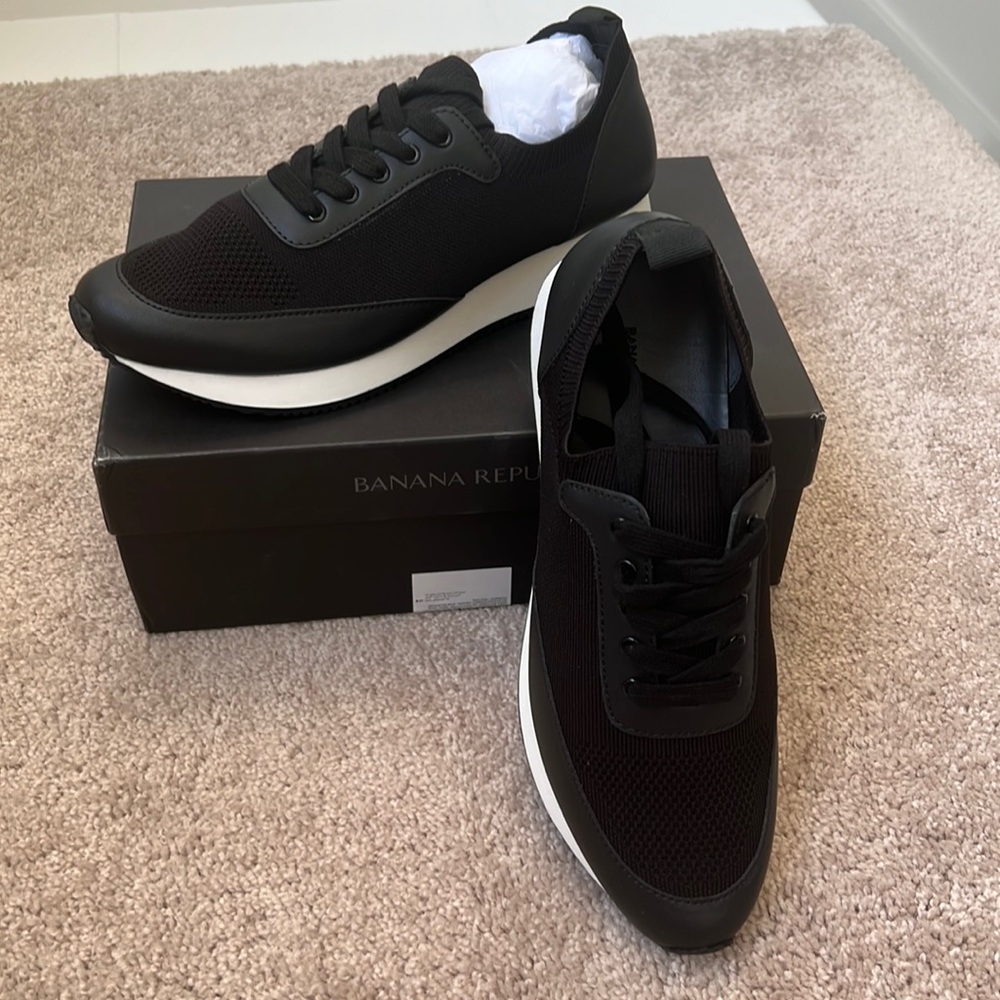 NWT Banana Republic Sustainable Flyknit Trainers
